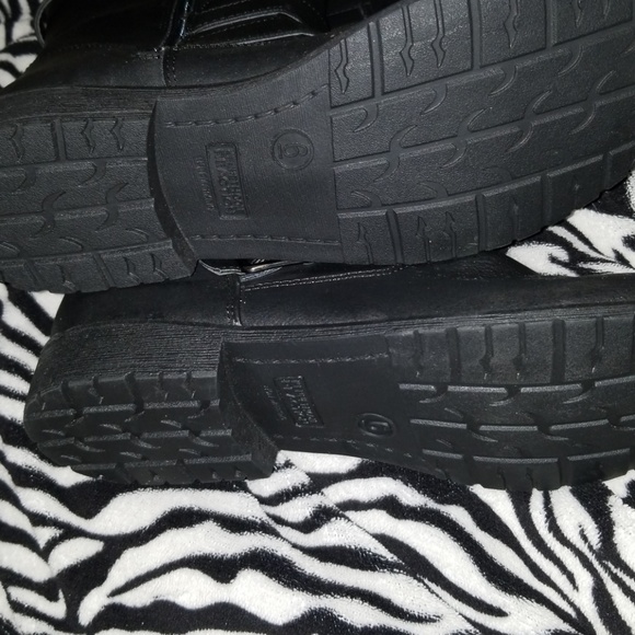 Boots - Picture 3 of 6